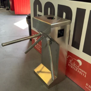 Torno de acceso metálico con lector sin contacto